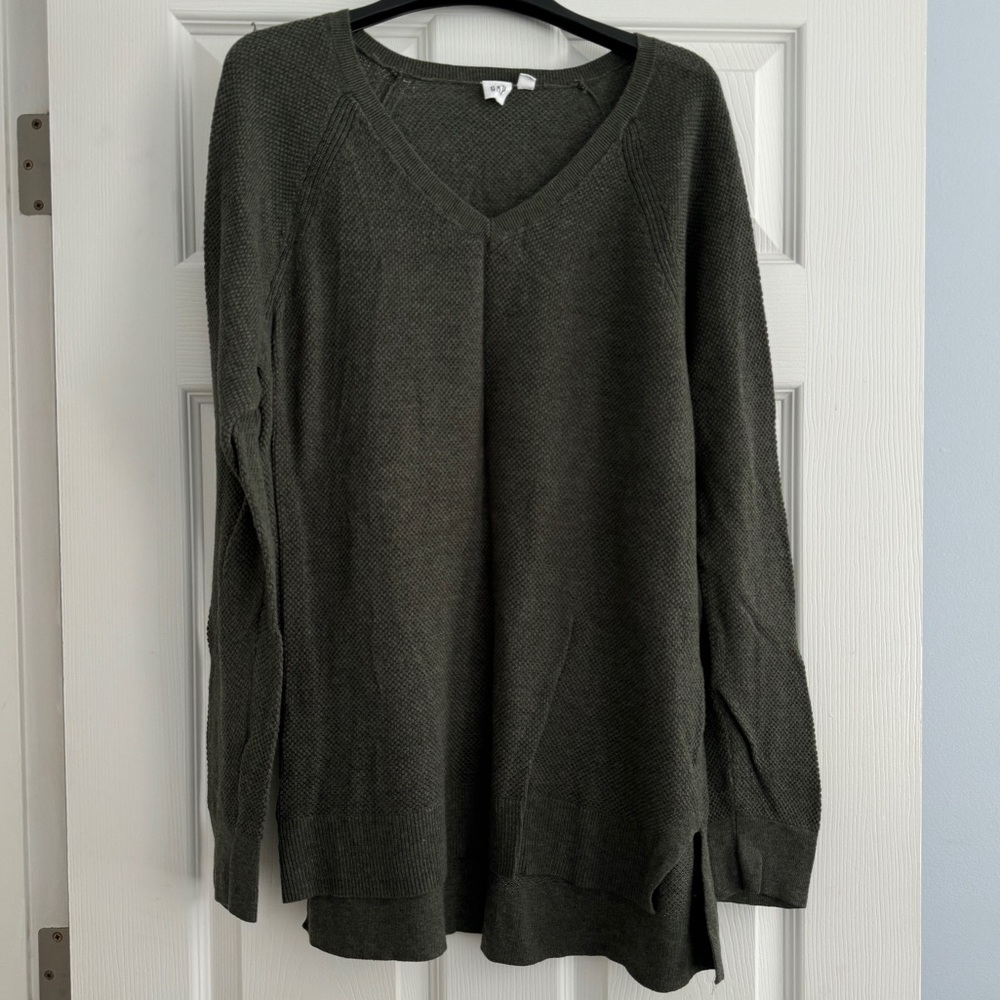 Women's V-Neck Sweater Olive Green